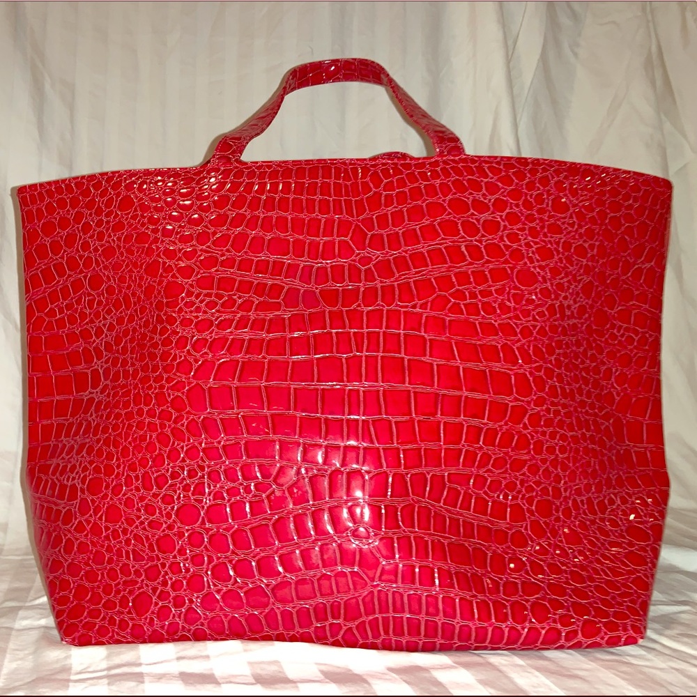 RED ‘Bath&Body Works’. Authentic & NEW